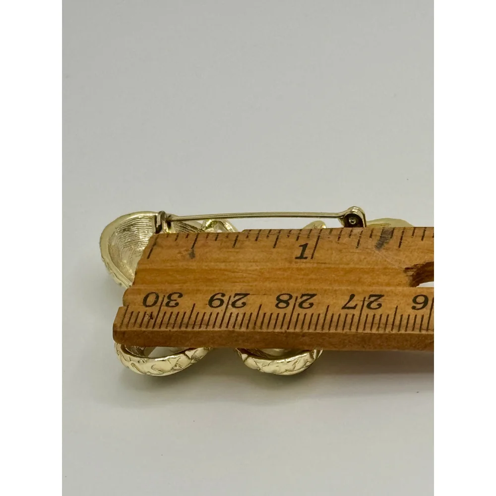 Vintage Gold Tone Butterfly Pin Brooch With Scrolls‎ Design